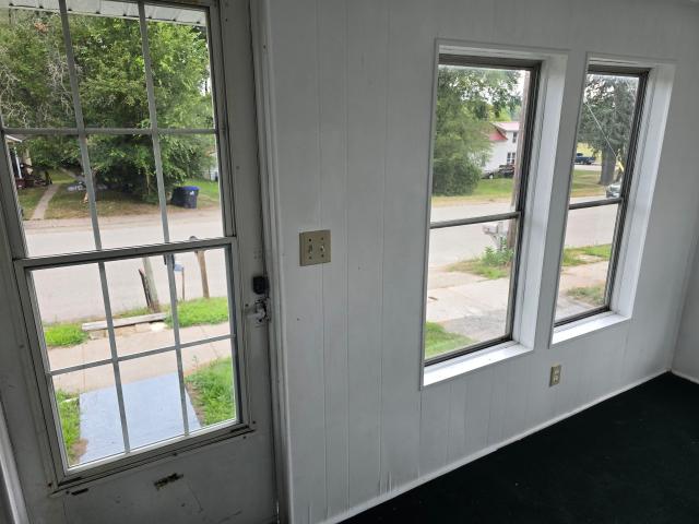 813 TYLER Avenue