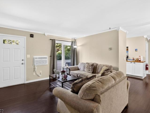 813 Victoria Ct # 813
