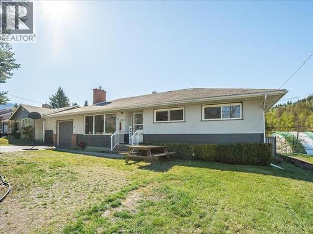 814 10Th Street, Castlegar, BC, V1N 2H8 house for sale | Listing ID 10384 | Royal LePage