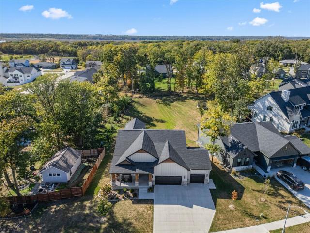 814 Bridgeview St, Polk City, IA