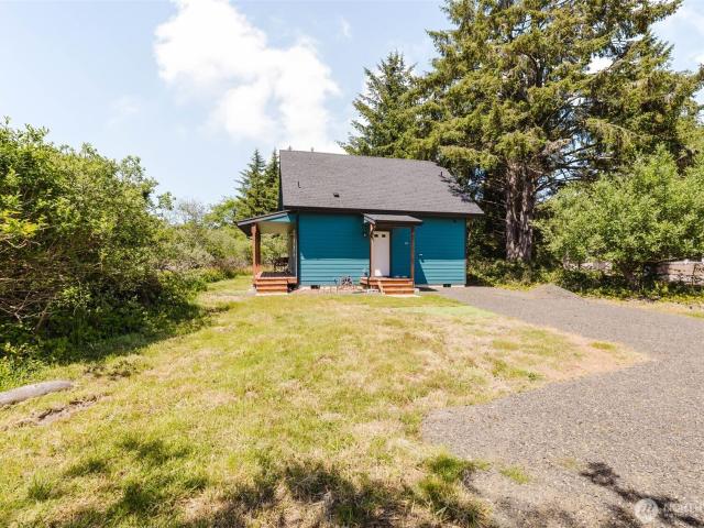 814 Shark Court SW