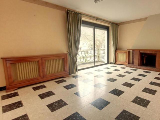 81540 Maison de village 7 pièces 105 m² Emplacement privilégié. Stationnement libre