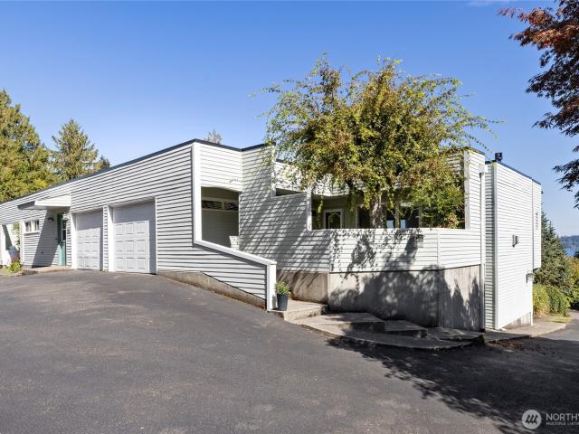 8152 SE Haida Dr