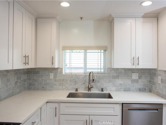 815 S Harvard Boulevard 201