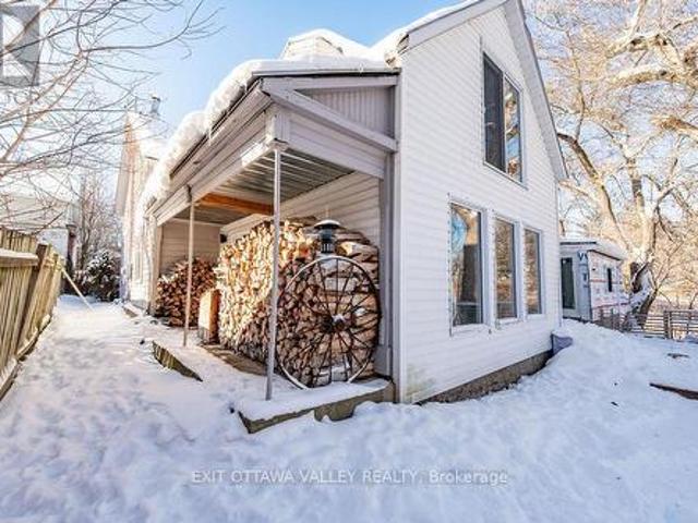 815 Pembroke Street W, Pembroke, ON, K8A 5P5 house for sale | Listing ID X12748 | Royal LePage