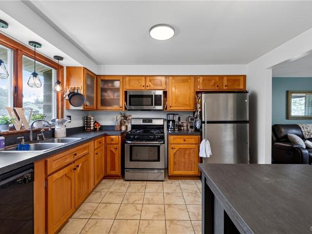 815 W 3rd Street S