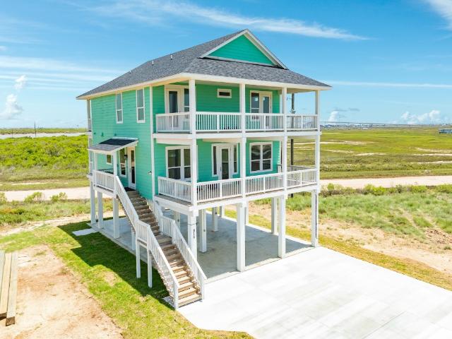 816 Coast Guard Dr, Surfside Beach, TX 77541 | MLS #37703