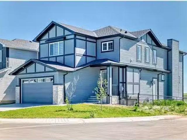 816 Edgefield Street, Strathmore, AB, T1P 0H6 house for sale.
