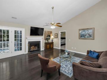816 Riverwalk Way