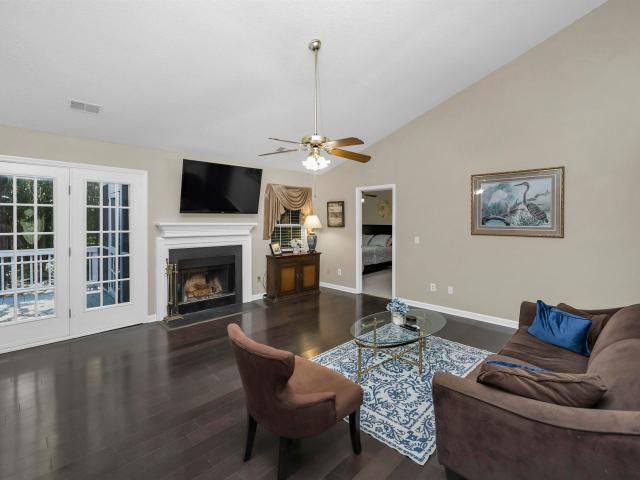 816 Riverwalk Way