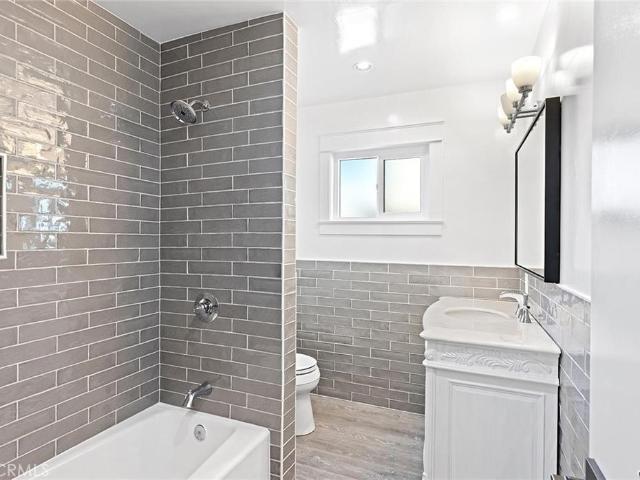 817 Calle Puente