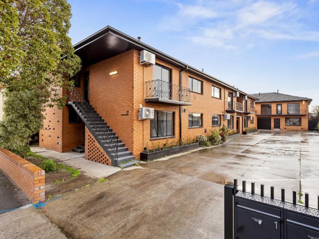 8/17 Cassels Road, Brunswick