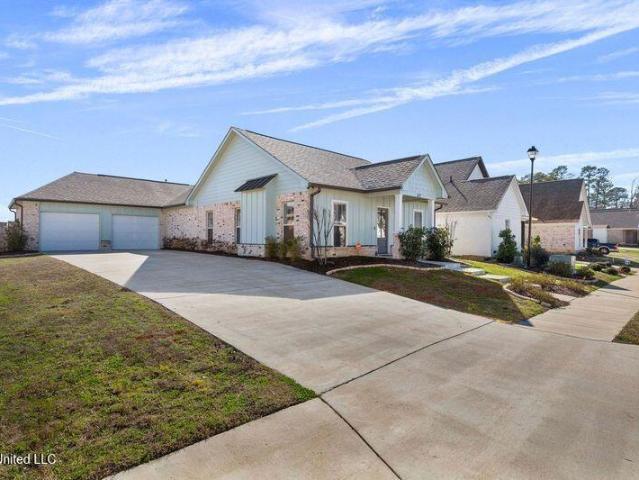 817 Long Leaf Circle