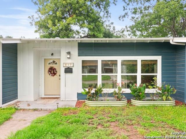 817 Laurel
