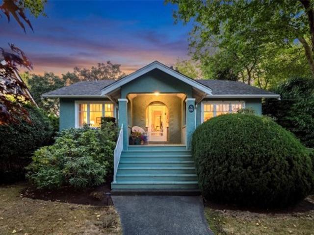 817 St. Patrick St, Oak Bay, BC, V8S 4X7 Luxury House for sale | Listing ID 1048 | Royal LePage Carriage Trade Luxury Properties