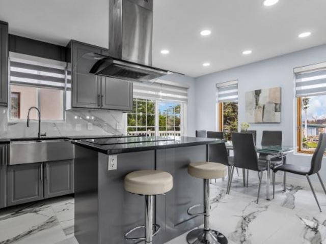 817 Rue Gouin, Laval Sainte Dorothée, QC, H7X 3A3 house for sale | Listing ID 26702 | Royal LePage