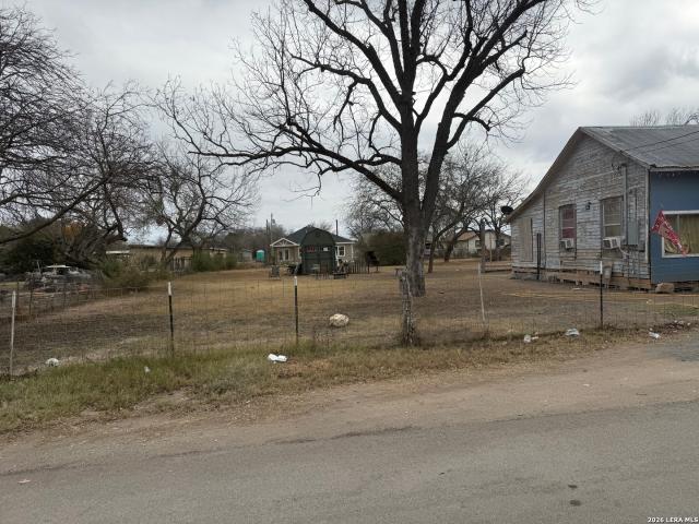 817 W Cargile St, Uvalde, TX 78801 | MLS #1950