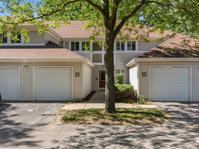 817 W Puetz Rd