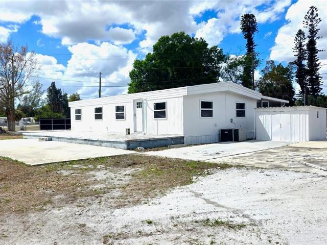 8180 Suncoast Dr, North Fort Myers, FL 33917 | MLS #2026011