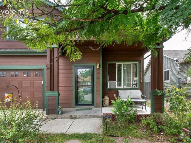 818 Hayloft Lane