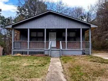 818 HIGHLAND HILL DR, TUSKEGEE, AL 36083
