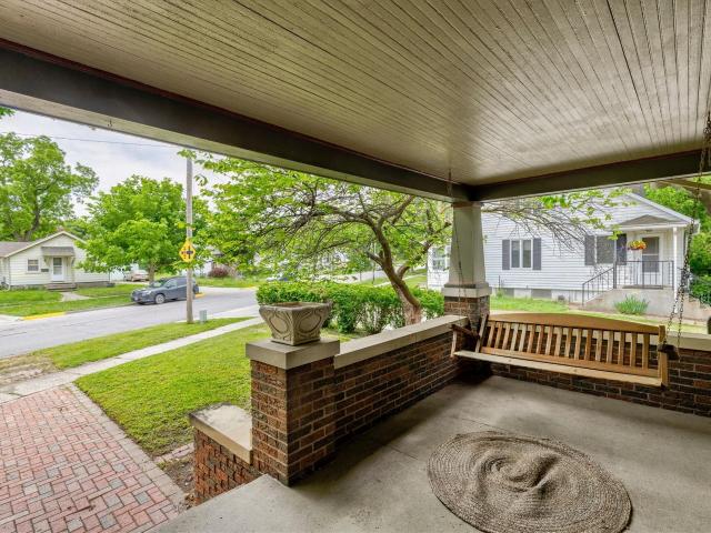 818 Northwestern Avenue