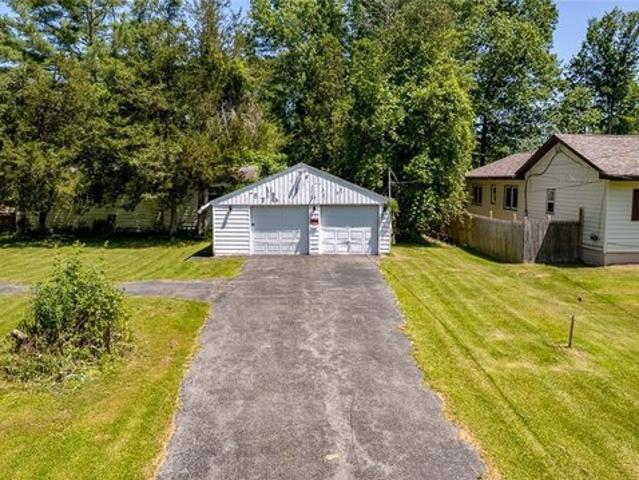 8196 Kneeskern Rd, Bridgeport, NY 13030