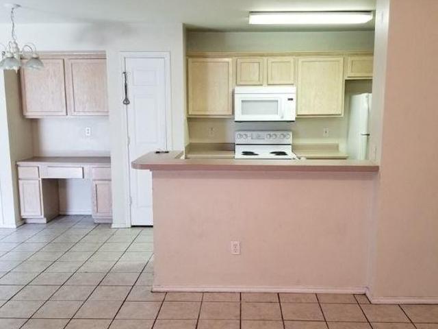 819/821 Sagewood Trl
