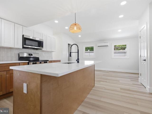 819 Center Avenue
