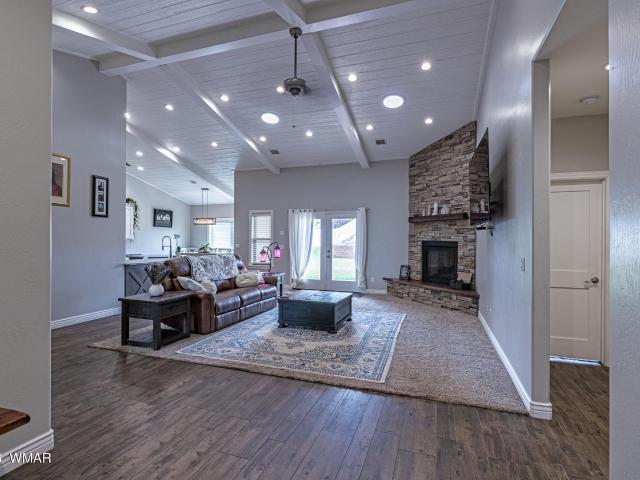819 E Tumbleweed Lane
