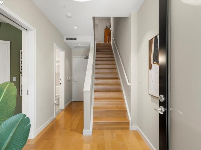 819 S Pennoyer St, Portland, OR 97239 | MLS #430640