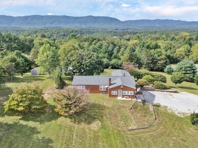 819 Sprinkle Rd, Fincastle, VA 24090