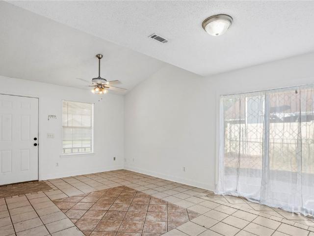 819 Ridgewood Way