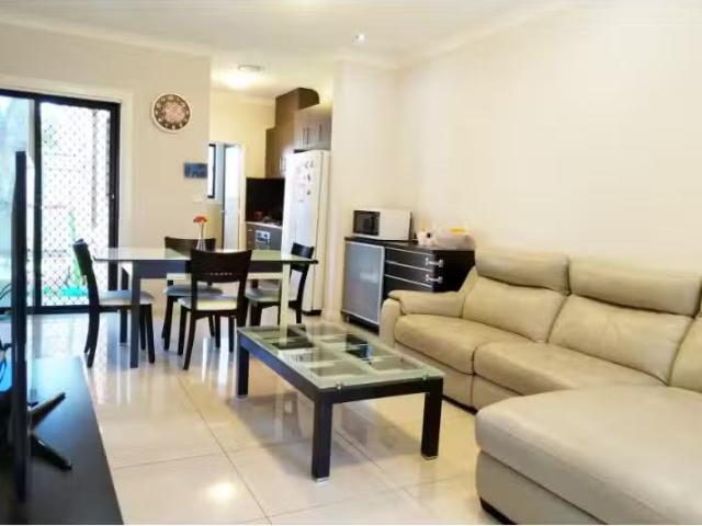 8/1 5 Carinya Street Street, Blacktown Townhouse for rent Lis.