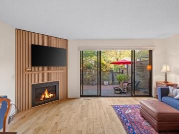 Greater Vancouver - Patio, Fireplace, Swimming pool