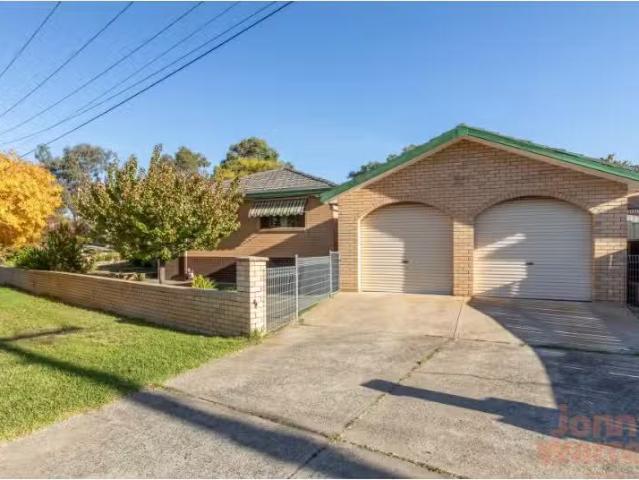 81 Tharwa Road, Queanbeyan West House for rent Listed by Elli.