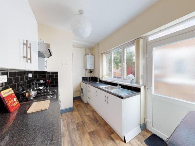 81 Wellington Street, Nottingham, NG3. 4 bed terraced house to rent £2,028 pcm £468 pw