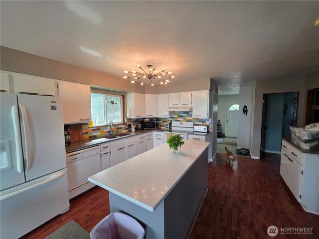 81 B Golden Road