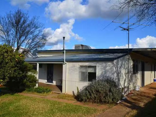 81 Binalong Street, Young, NSW 2594