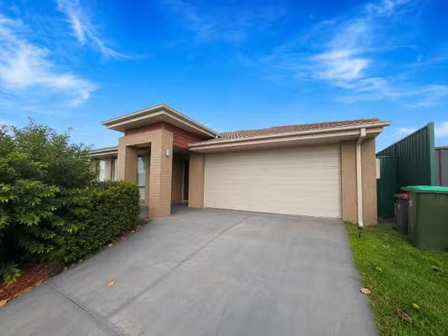 81 Henry Dangar Drive, MUSWELLBROOK House for rent Listed by.