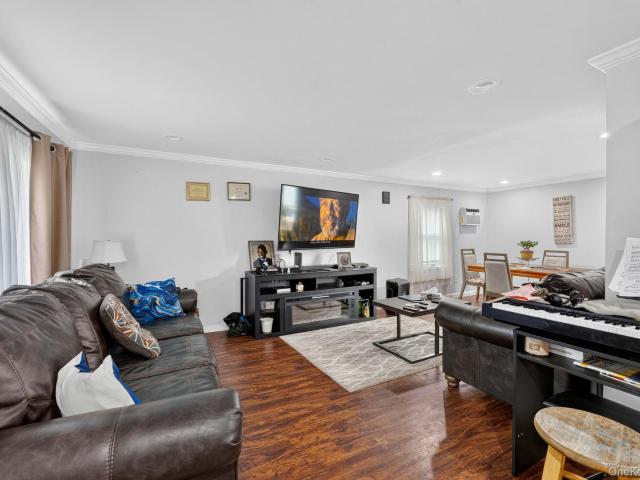 81 S Bedford Avenue