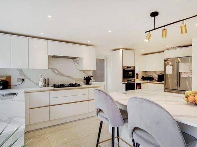 81A Higher Drive, Purley CR8 1 bed in a house share to rent £750 pcm £173 pw
