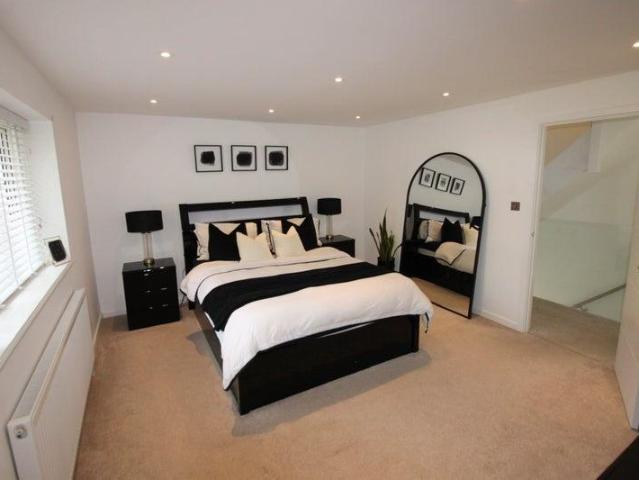 81A Higher Drive, Purley CR8 1 bed in a house share to rent £900 pcm £208 pw