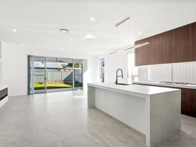 81a Loftus Avenue, Loftus House for rent Listed by Saskia Rob.
