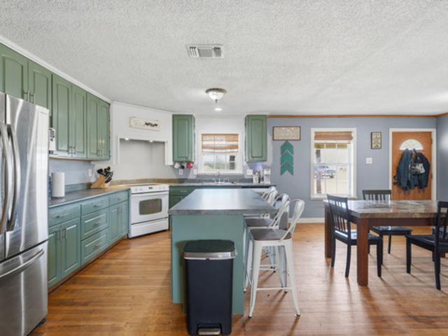 8204 New Sulphur Springs Rd