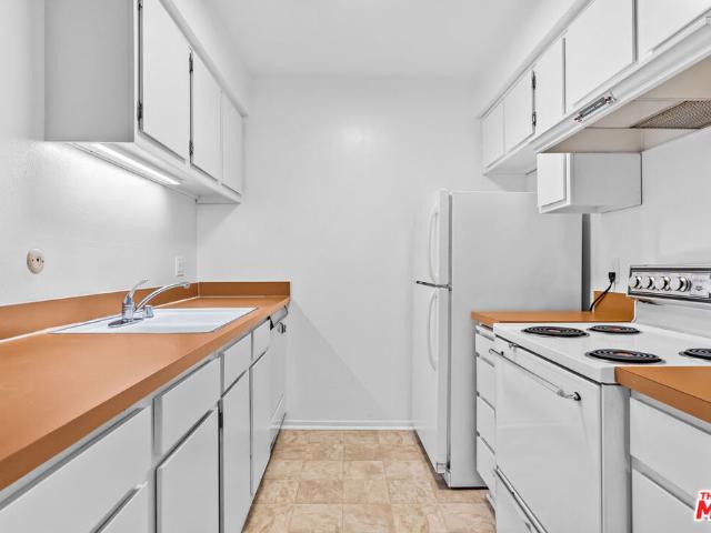 8207 Raintree Circle