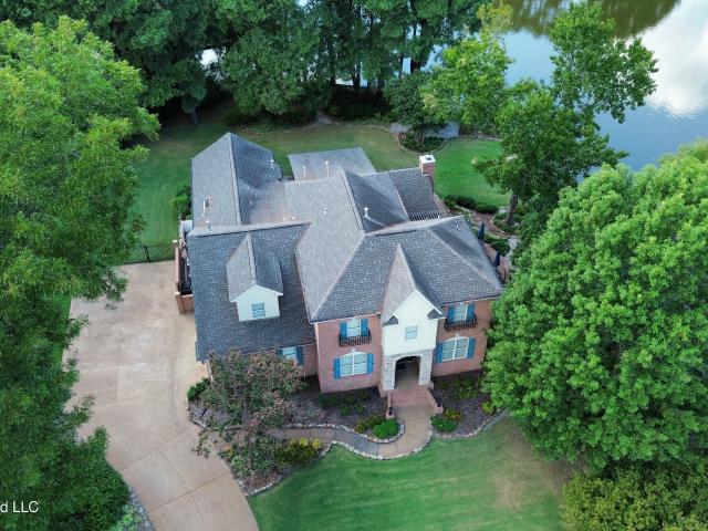 8209 Longwood Drive