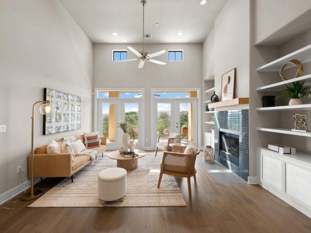 8200 Southwest Pkwy # 403