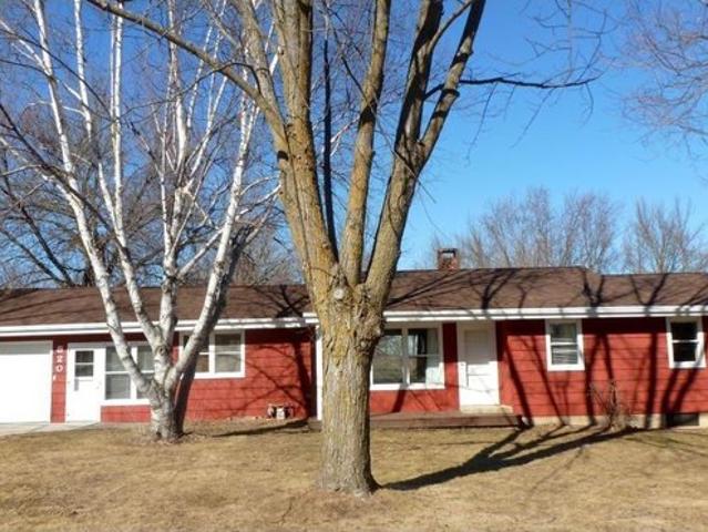 820 6th St, Windom, MN 56101