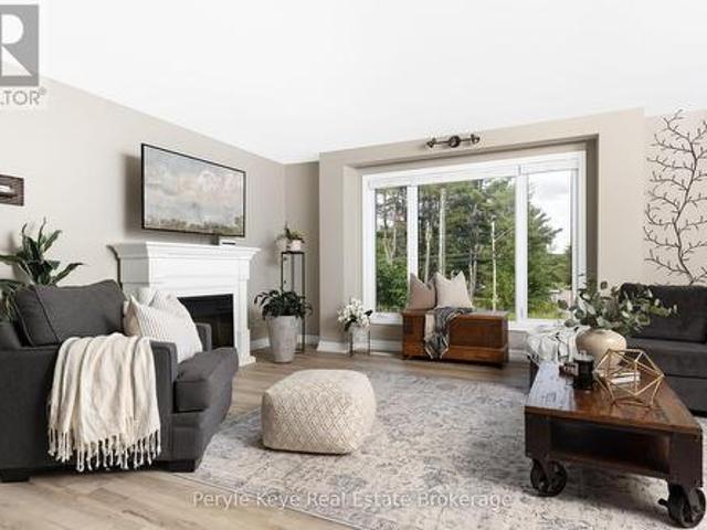 820 Manitoba Street, Bracebridge. Monck Bracebridge, ON, P1L 0K8 house for sale | Listing ID X13690 | Royal LePage